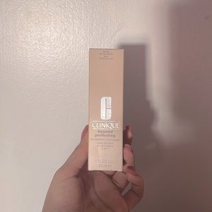Clinique Beyond Perfection foundation + concealer.       Shade: CN 08 linen